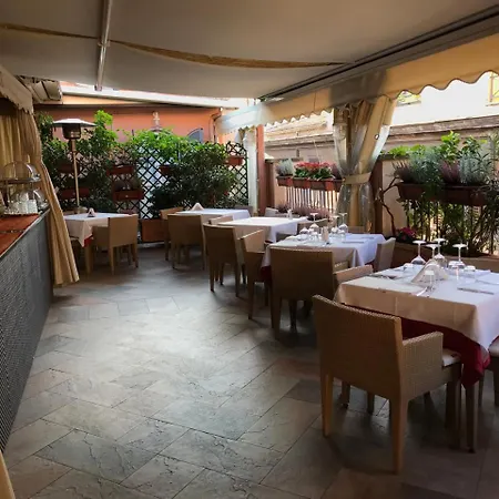 ホテル San Carlo ローマ